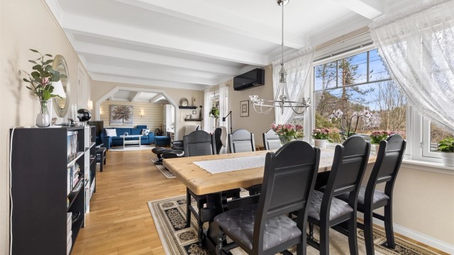 Spisestue og god plass for møblementer