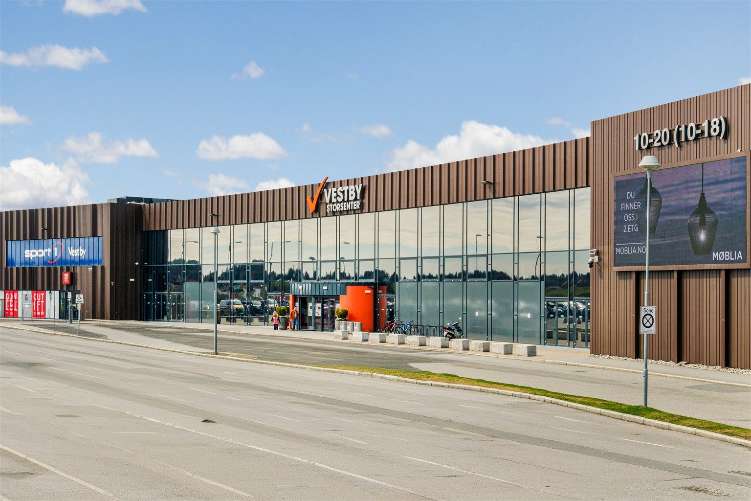 Vestby Storsenter tilbyr et bredt spekter av butikker og tjenester.