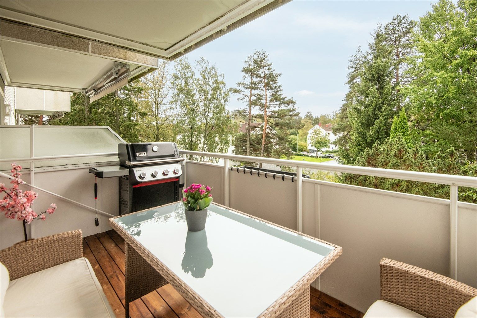 Fantastisk uteplass med masse sol!