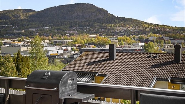 Fra eiendommen er det kort vei til turmuligheter i Vestmarka og ved Kolsåstoppen.