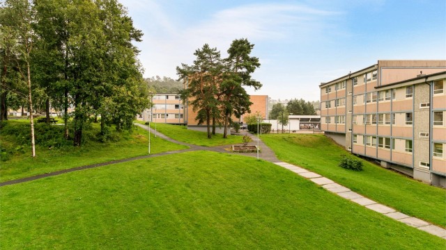 - Koselig utsikt. Det åpner snart nytt treningssenter like ved leiligheten som man kan se fra balkongen! -