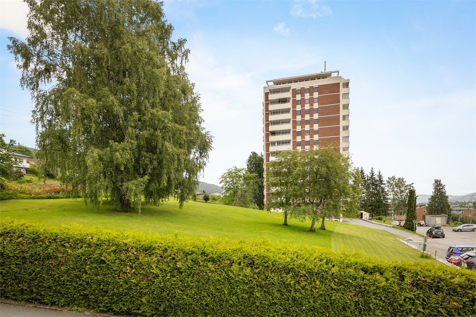 Kort gangavstand til bussholdeplass og matbutikk (Kiwi XL).
