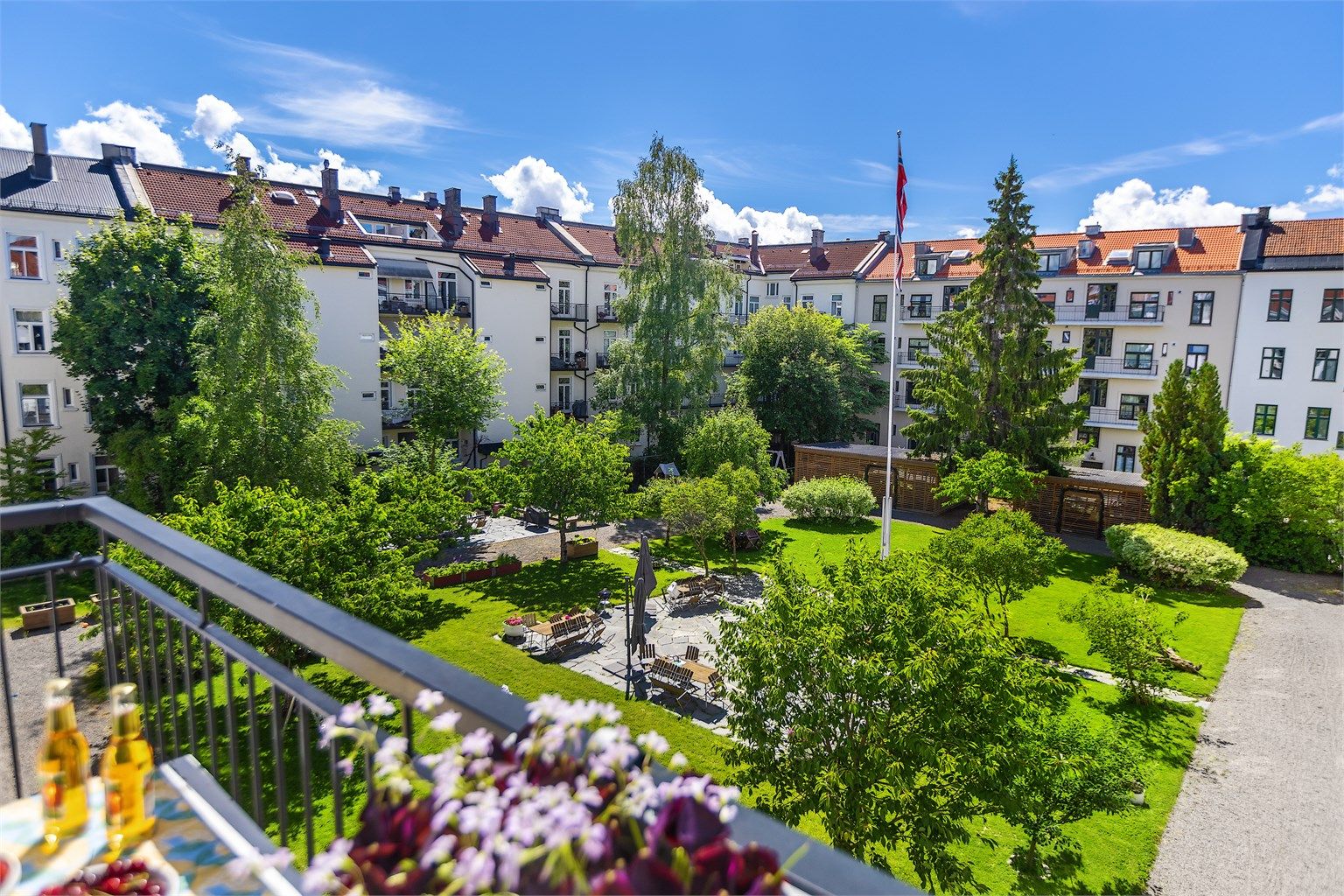 Velkommen til Grimstadgata 23E - En gjennomgående, lys og åpen 3-roms aksjeleilighet, presentert av Marcus Blohm V/ Krogsveen Sagene!