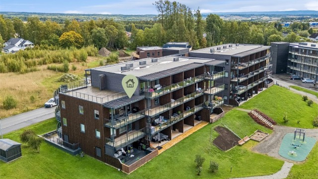 Velkommen til Nydalsenga 40B! Moderne og lettstelt leilighet i 3. etasje med luftig og attraktiv endebeliggenhet og ingen boenhet over. (Foto: EFKT v/Jonas Hasselgren)