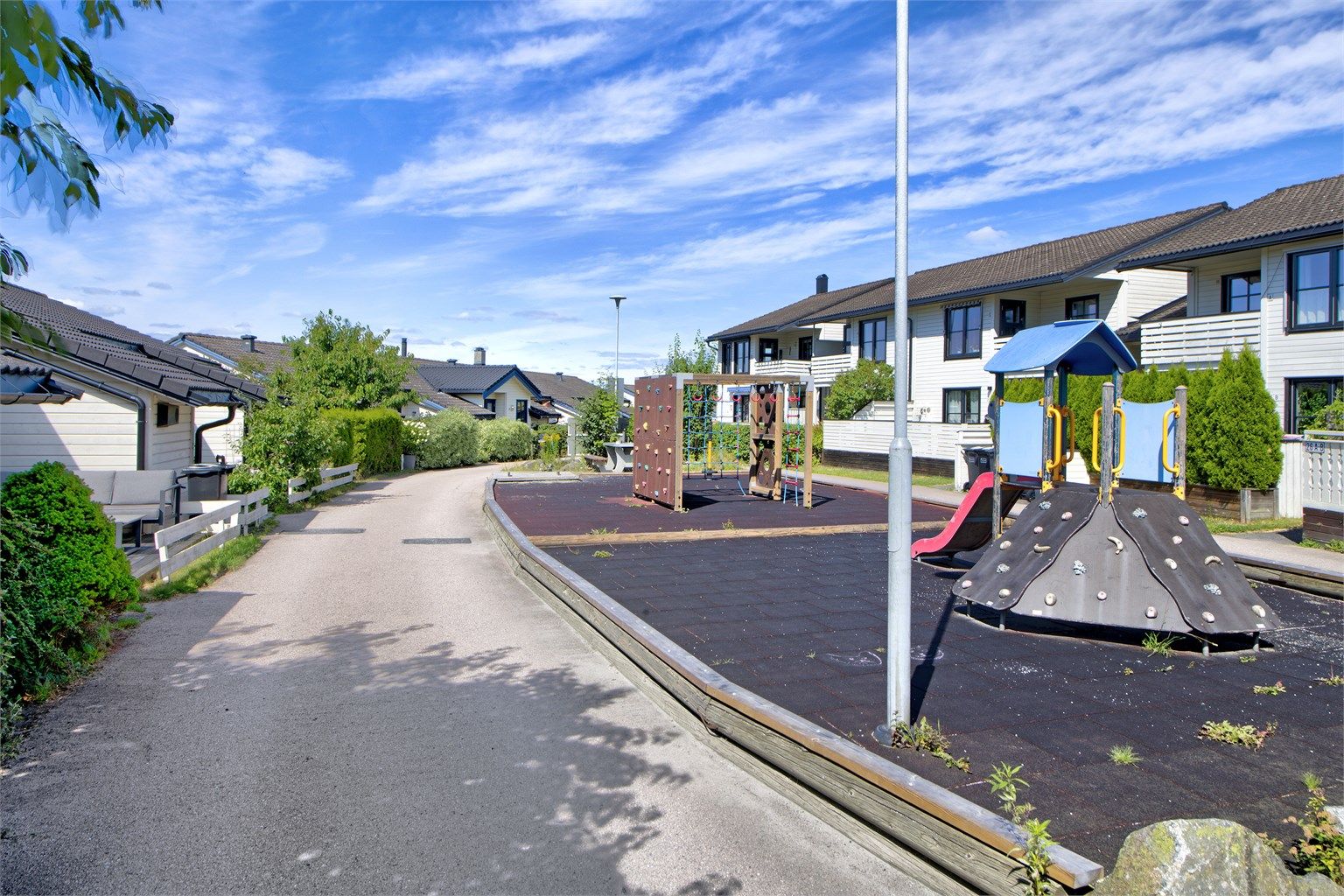 Området har fine lekeplasser for de små