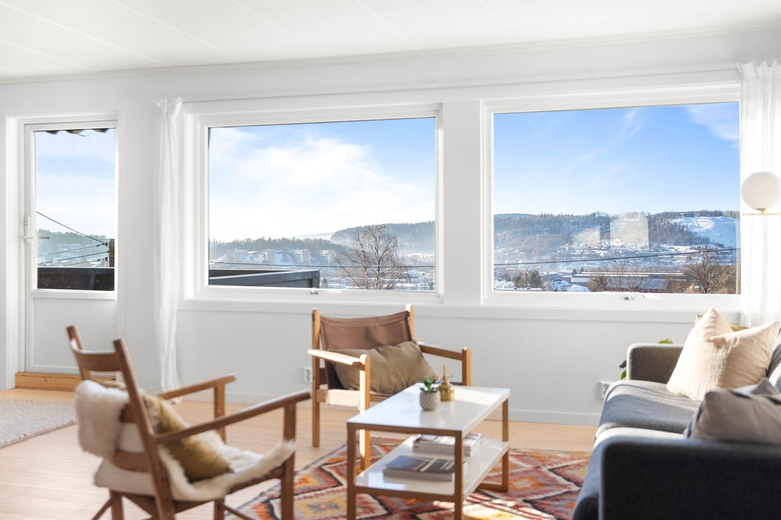 Velkommen til Kolsbergveien 25 på Kolsås. Presentert av Eiendomsmegler Marius Stormfelt, Krogsveen Sandvika