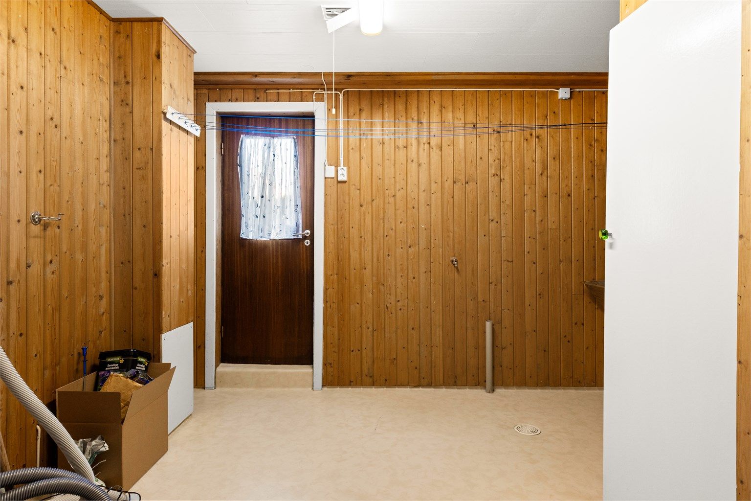 Vaskerommet har egen utgang til hagen