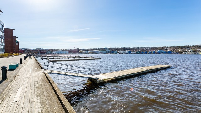 Kajakkbryggen utenfor sameiet er et ypperlig utgangspunkt for padleturer på Mossesundet eller i fjorden utenfor.
