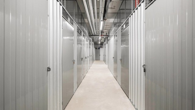 Leiligheten disponerer en bod på 5 m² i underetasjen, på samme nivå som garasjen.