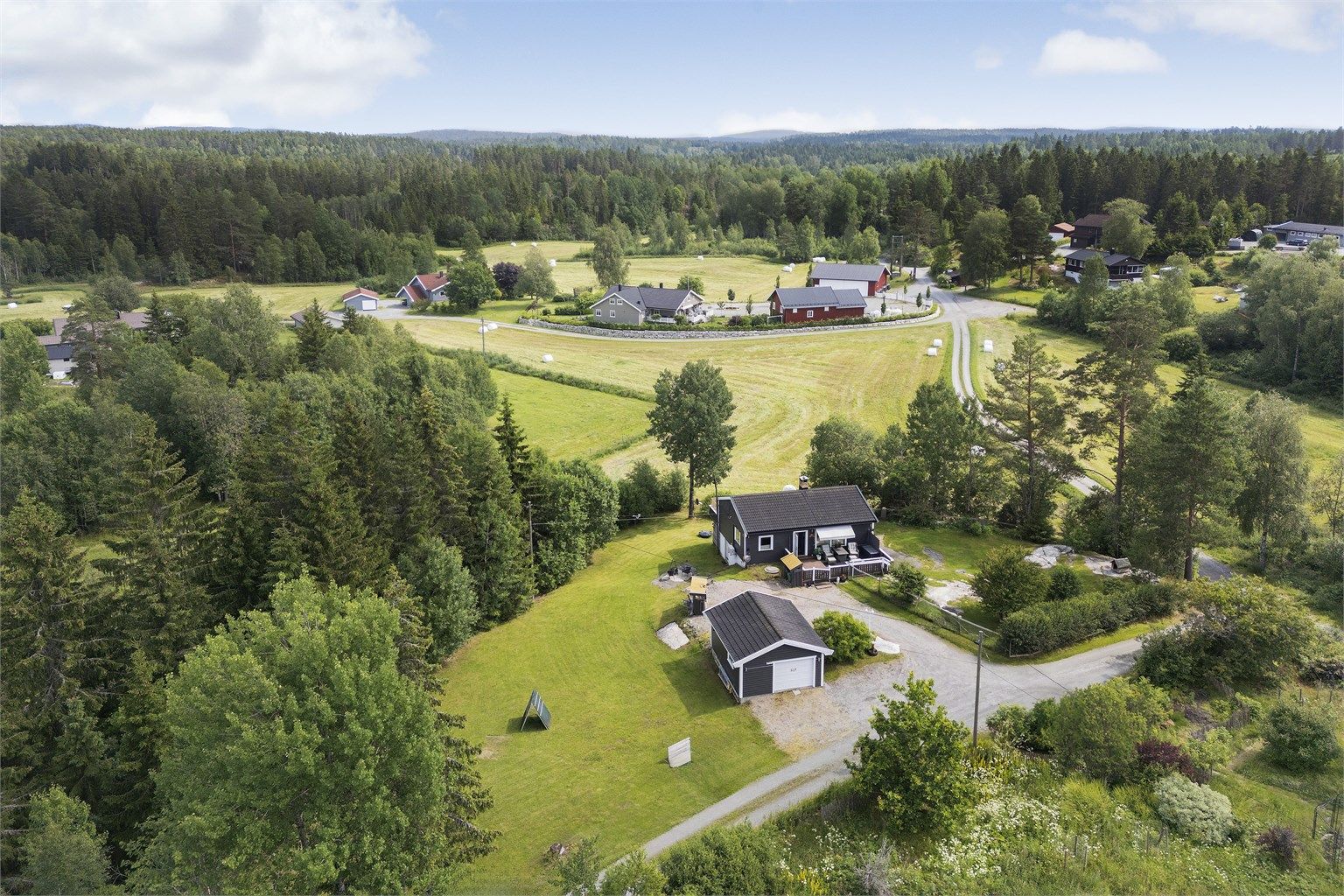 Her bor du i flotte og landlige omgivelser, med kort kjøreavstand til Ski sentrum