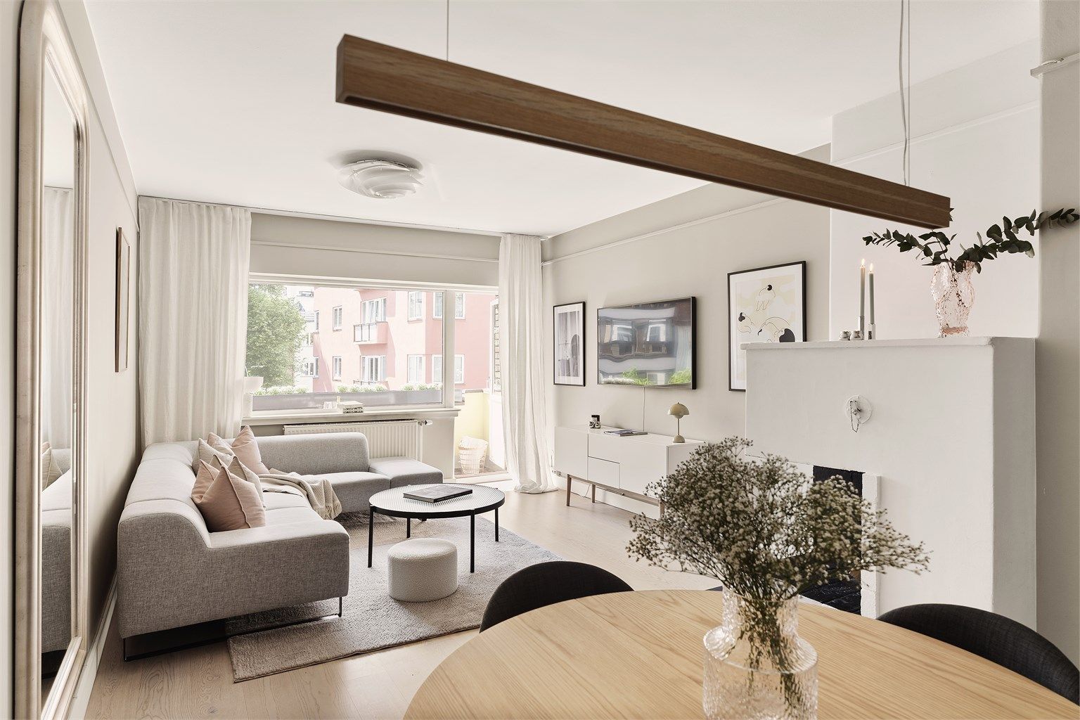 Velkommen til Majorstuveien 17B, en lys og tiltalende 3-roms sentralt på Majorstuen presentert av Marius Dyngeland Iversen.  