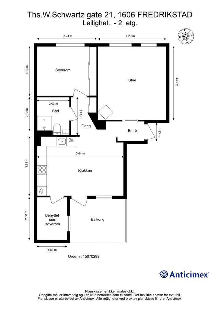 Leiligheten disponerer også en loftsbod og to store kjellerboder.