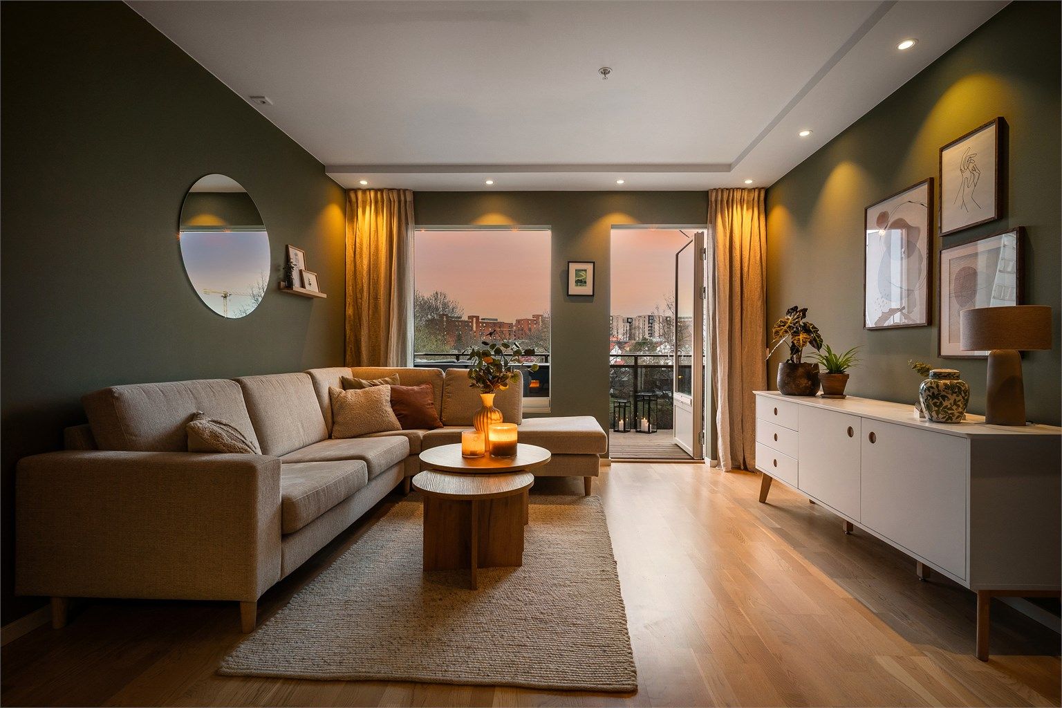 Samtidig får du en svært sentral beliggenhet med kort vei til både Løren og Økern, med gode kollektiv- og servicetilbud