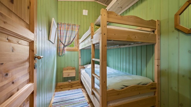Soverom. Dette rommet har også "hems" med lagerplass.