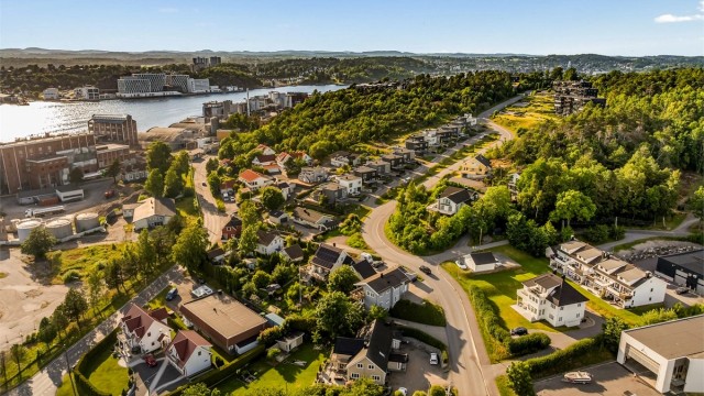 Kort vei til flotte turområder, og den populære kyststien starter like i nærheten.