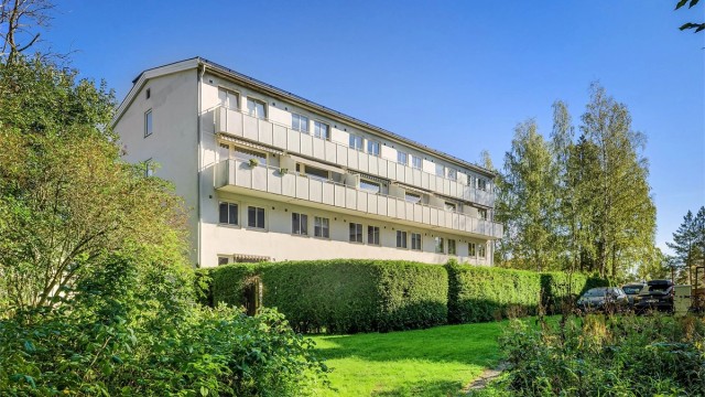 Eiendommen har store og velholdte fellesarealer.