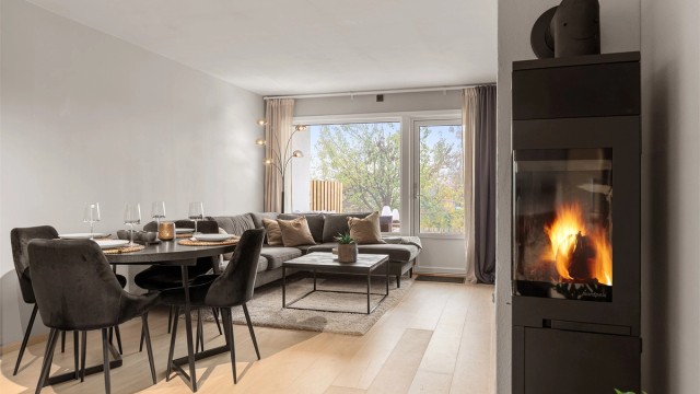 Peisovnen gir en varm og lun atmosfære til stuen.