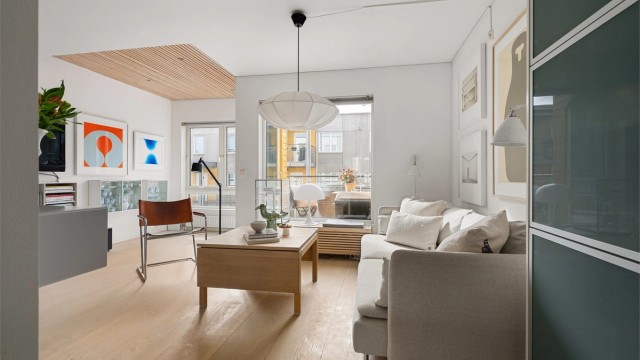 Leiligheten har en gjennomgående planløsning og et nordisk design