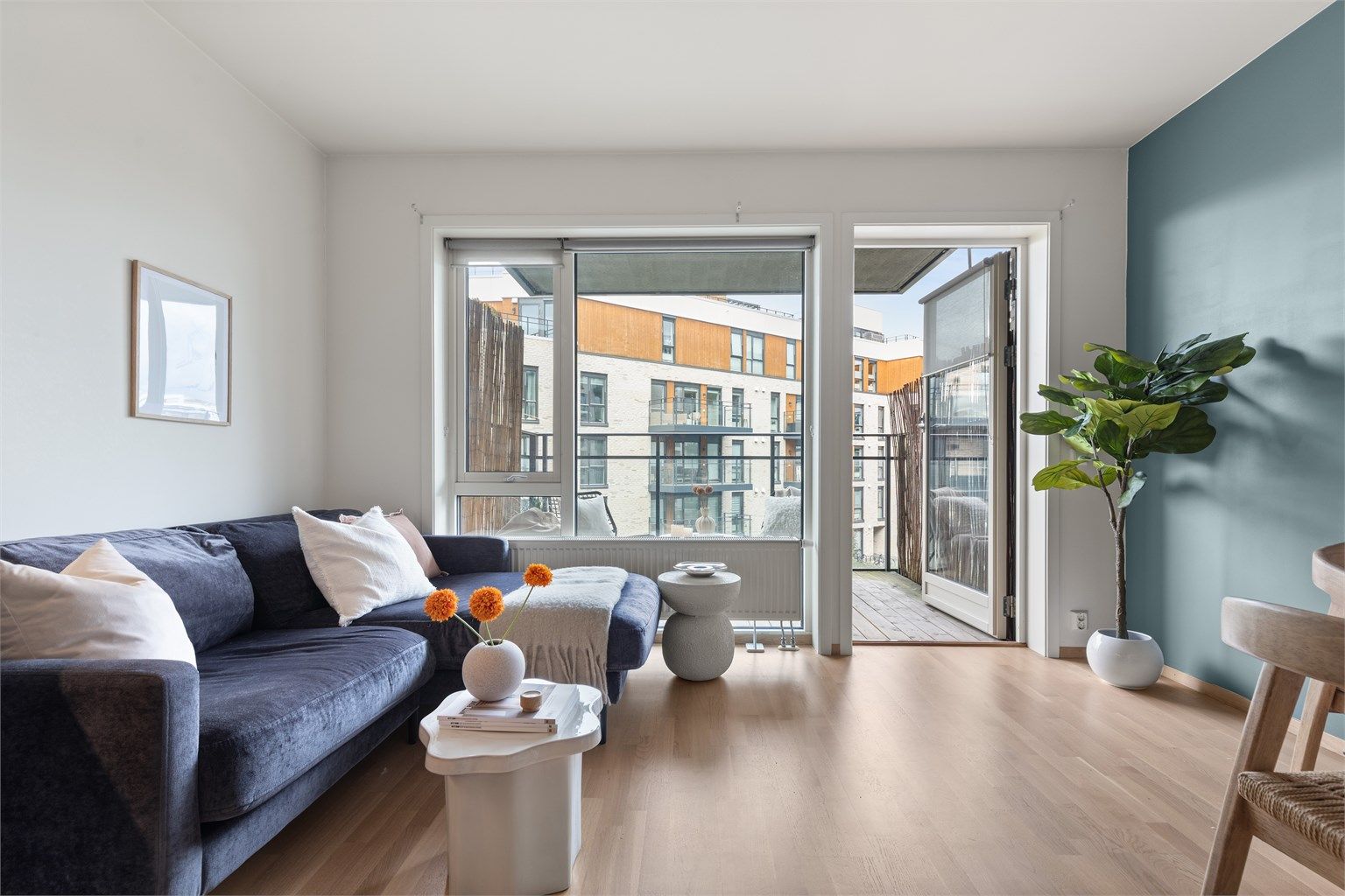 Krogsveen v/Simen Istre Grevskott har fått æren av å presentere denne lekre og stilrene 2-roms leiligheten.