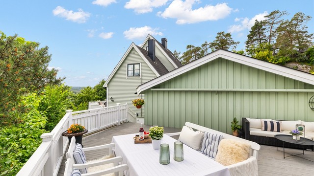 Stor terrasse på hele 40 kvm, med god plass til møblering i flere soner og gode solforhold gjennom dagen.