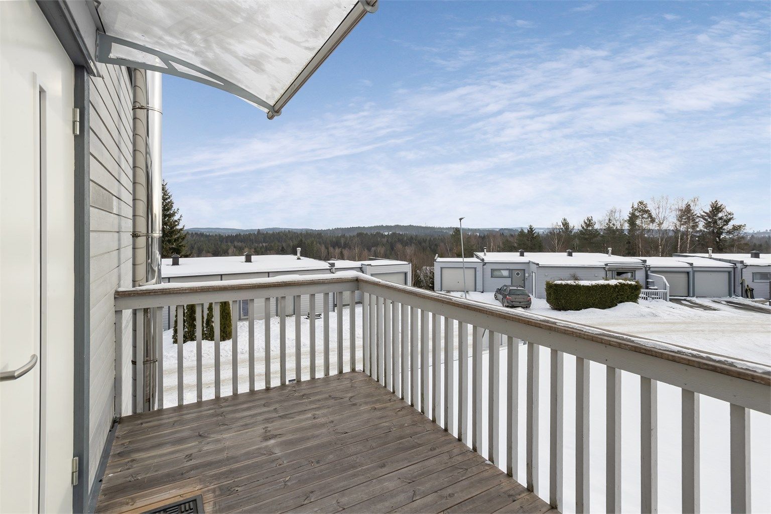 Hyggelig inngangsparti som kan benyttes som uteplass