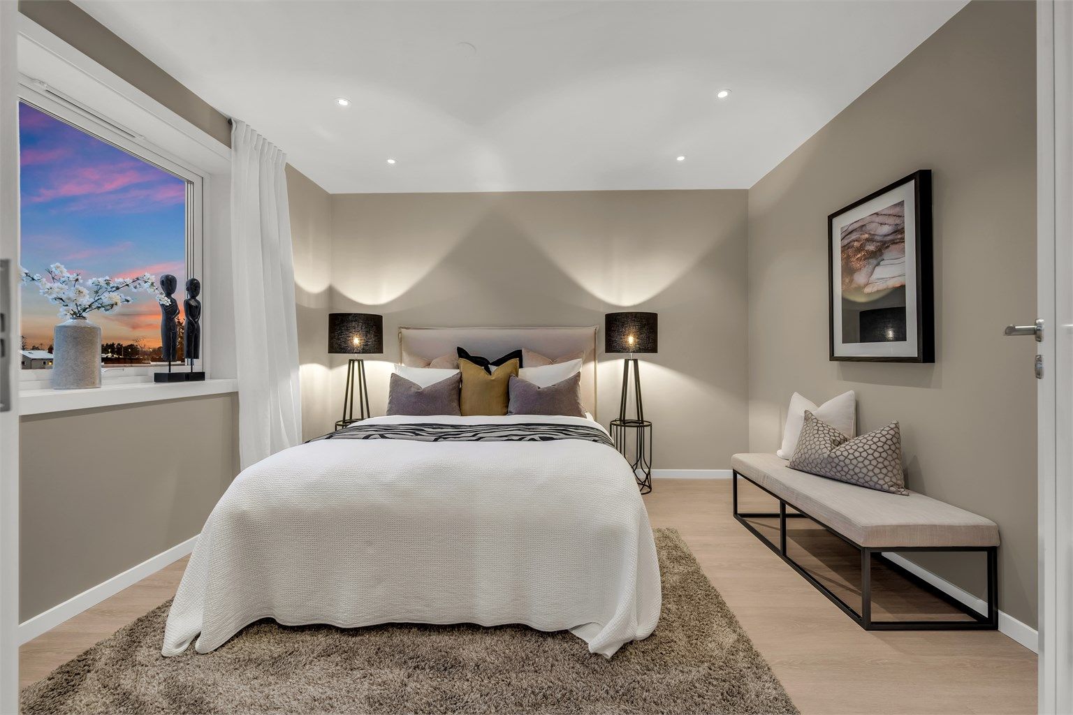 Ingen innsyn til hovedsoverommet.