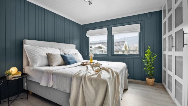 Hovedsoverom med garderobeskap