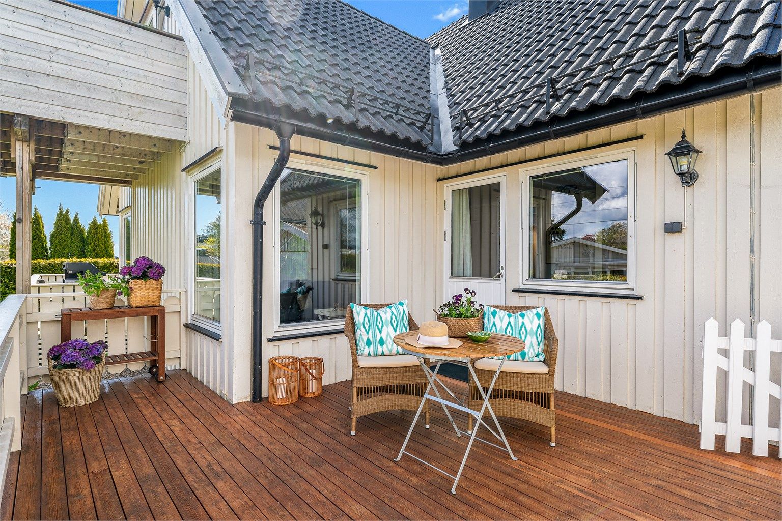 Leiligheten her en egen terrasse som ligger flott til mot vest. Så her får du godt med sol en varm sommerdag.