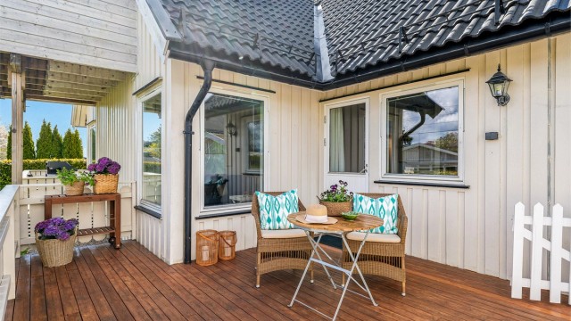 Leiligheten her en egen terrasse som ligger flott til mot vest. Så her får du godt med sol en varm sommerdag.