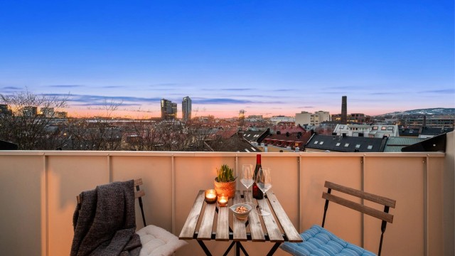 Fra toppetasjen har du en vidstrakt utsikt over byens silhuett.