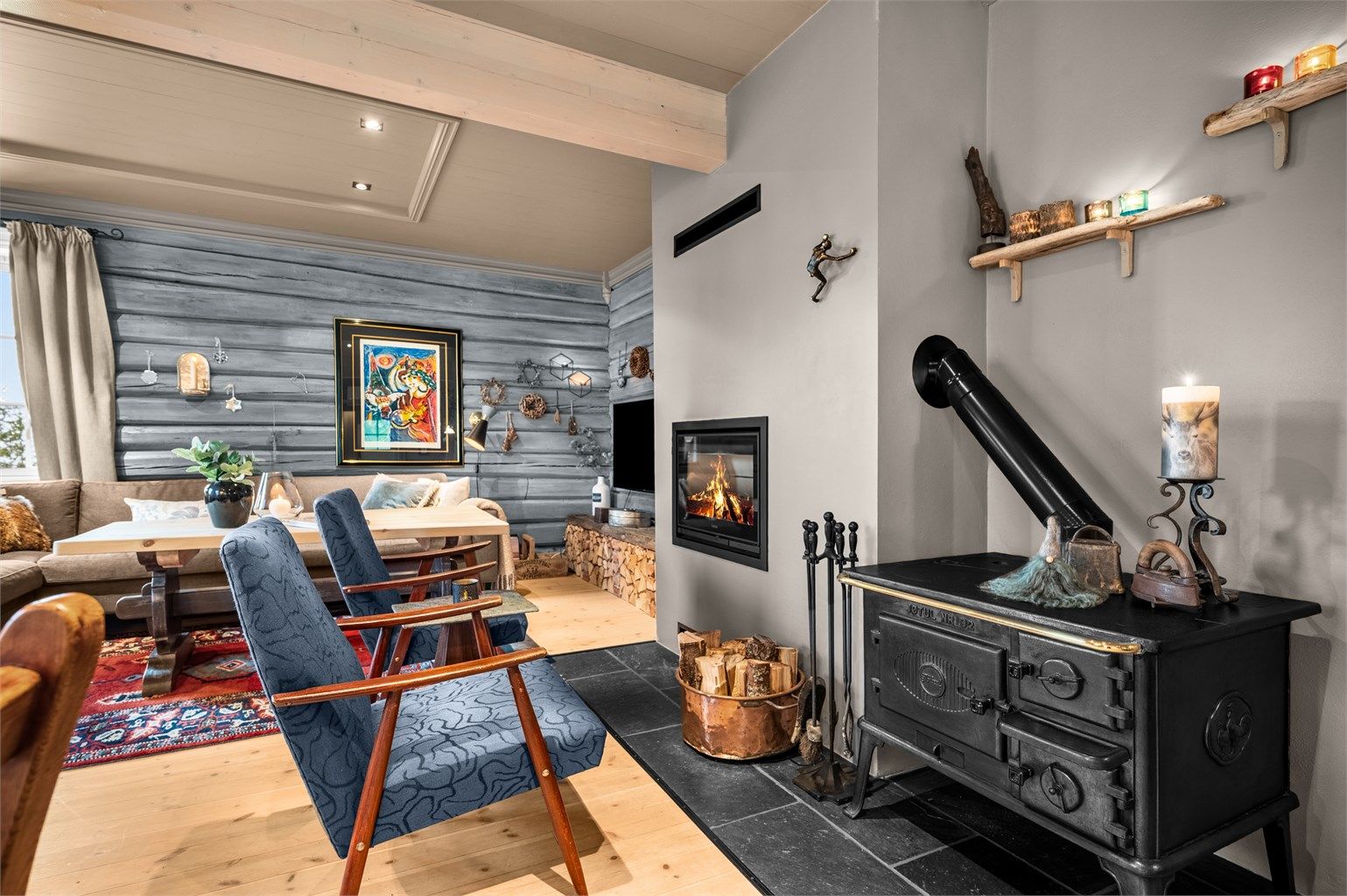 Peis i stuen gir både varme og hygge