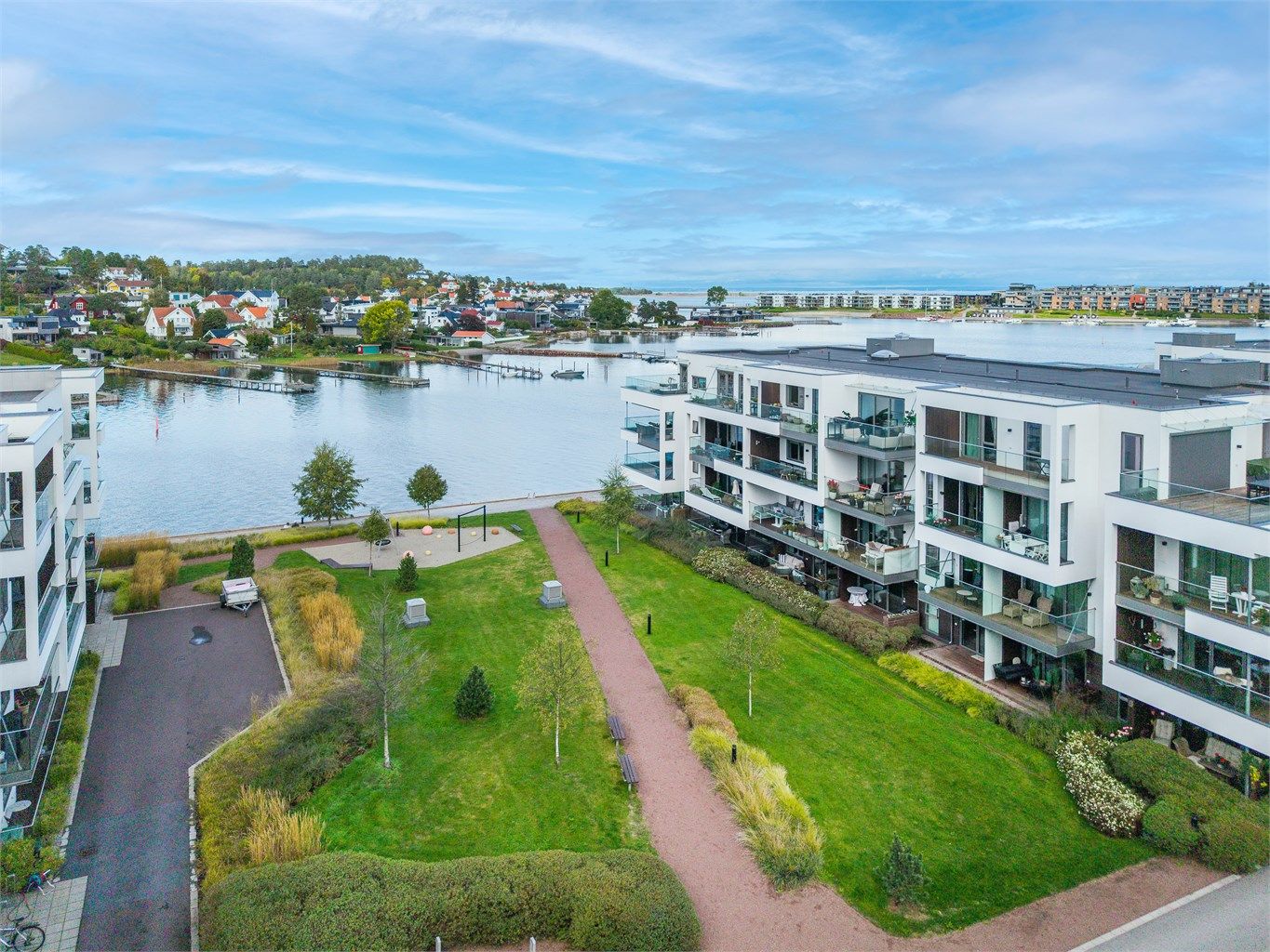 Felles leke- og oppholdsarealer for beboerne på Husøy Havn.