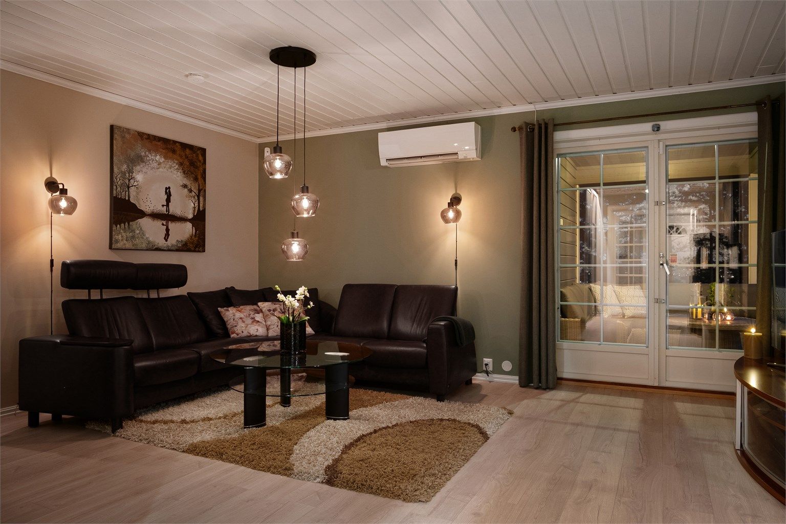 Luft-luft varmepumpe ble montert i TV-stuen i 2010.