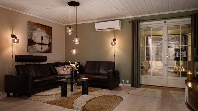 Luft-luft varmepumpe ble montert i TV-stuen i 2010.
