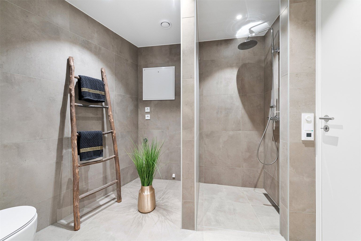 Det er også tilrettelagt med opplegg for vaskemaskin på badet