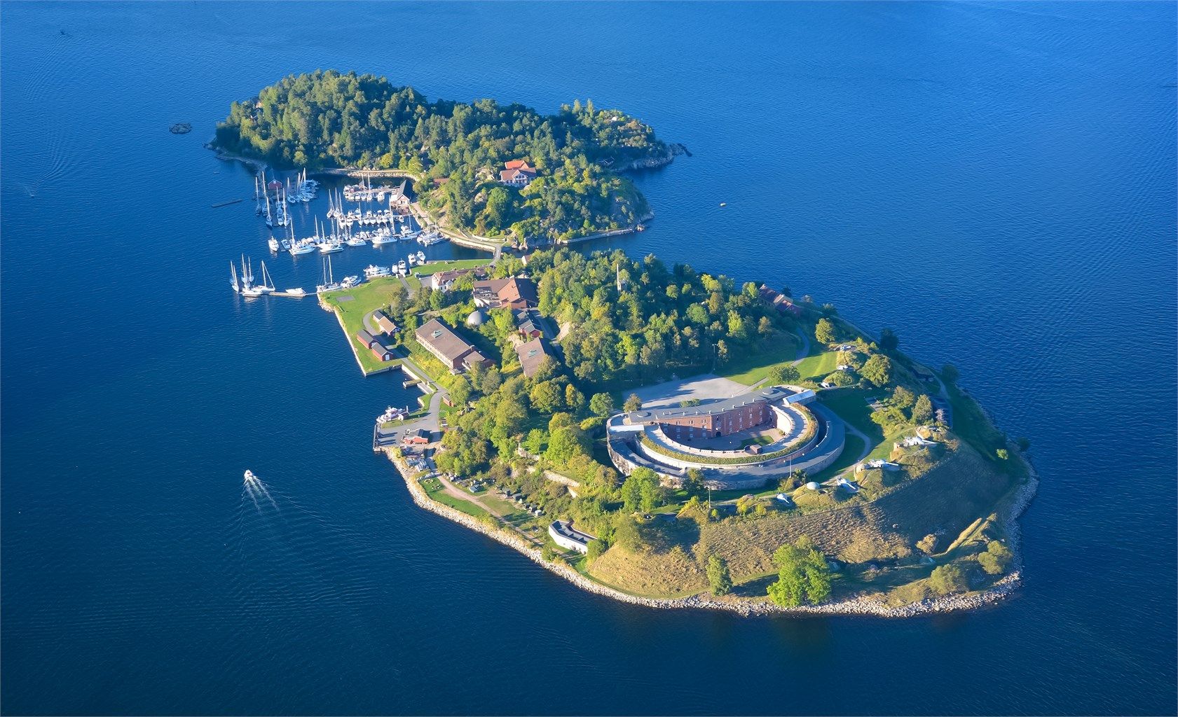 Oscarsborg - Dronefoto: Kristoffer S. Ramskjell