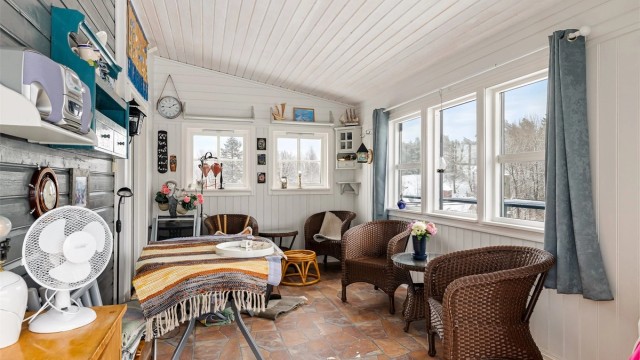 Sommer stue tilknytning til terrassen, et yndet sted å sitte på sommerkvelder.
