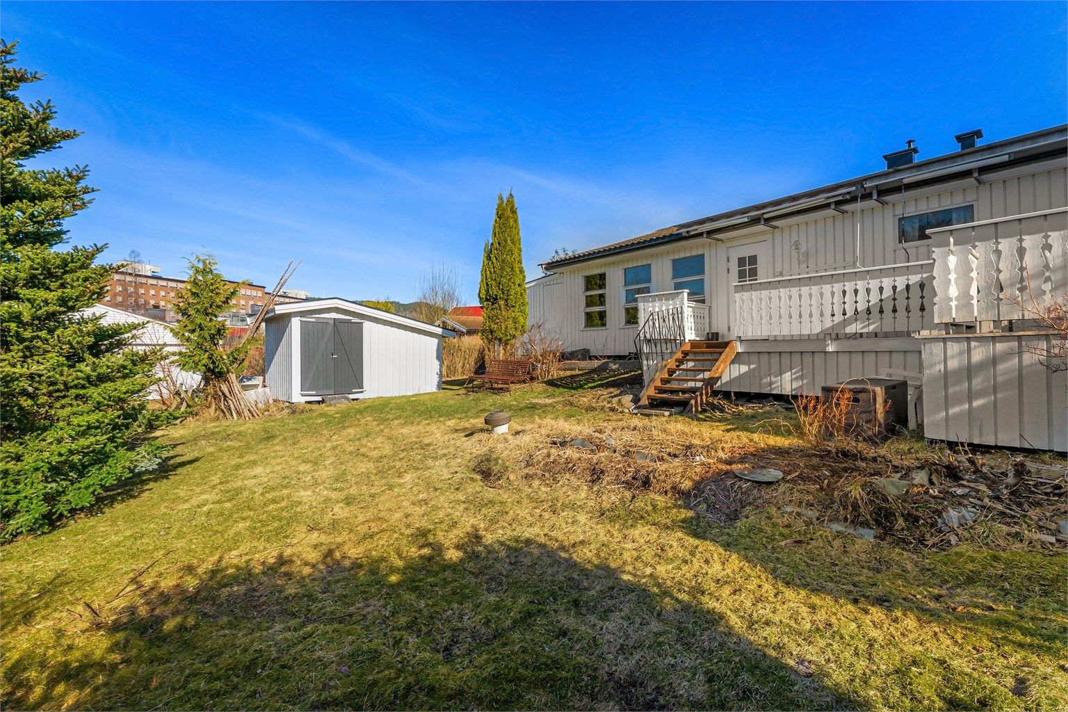 Boligen har behov for modernisering, og er et godt utgangspunkt for deg som ønsker å sette ditt eget preg på hjemmet