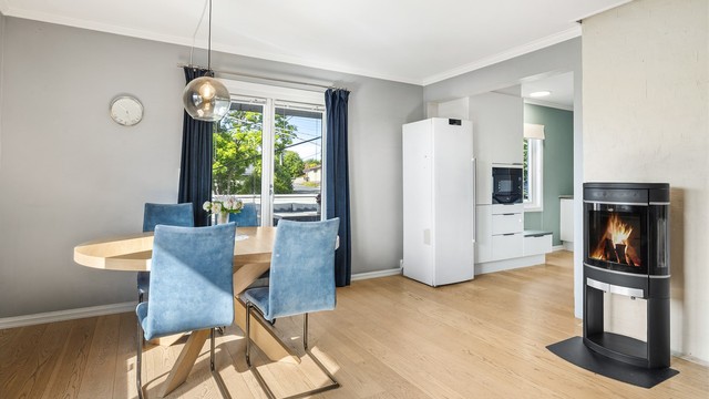 Peisovnen i stuen gir effektiv tilleggsvarme på kalde dager.