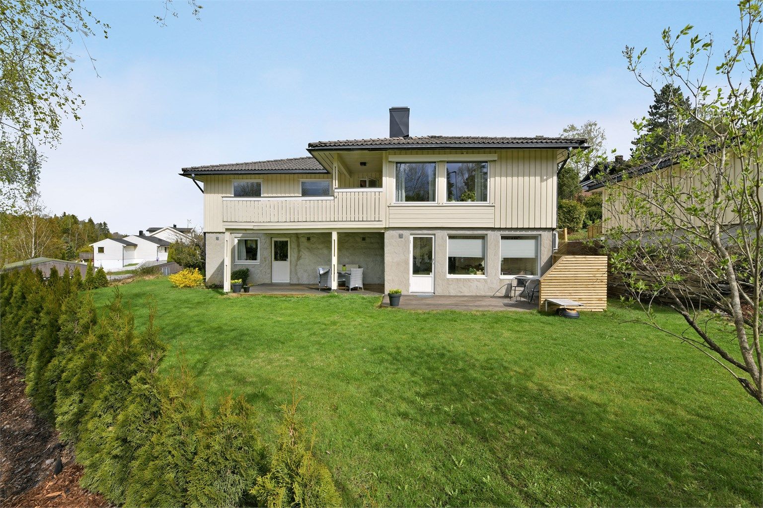 Sebastian Håbesland v/Krogsveen presenterer Kruttmølleveien 1 - innholdsrik enebolig over 2 plan med godkjent hybel