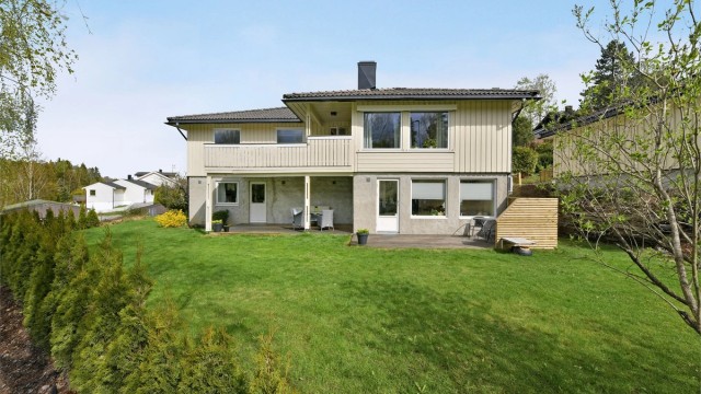 Sebastian Håbesland v/Krogsveen presenterer Kruttmølleveien 1 - innholdsrik enebolig over 2 plan med godkjent hybel