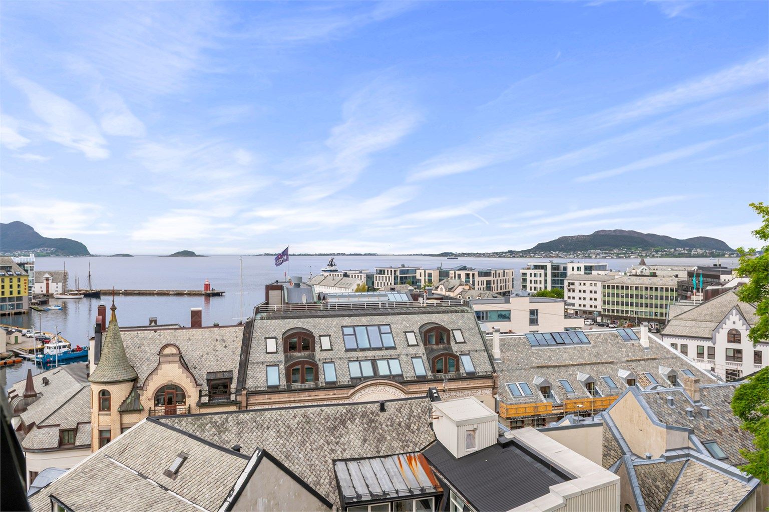 Utsikt over Brosundet og innseilingen til Ålesund.
