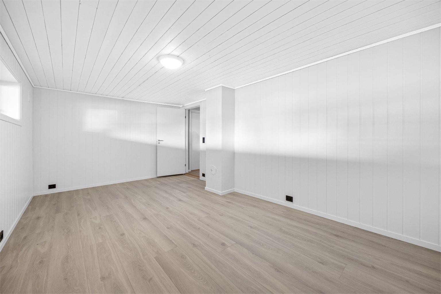 Kjellerstuen er et lyst og anvendelig rom med flere bruksmuligheter.