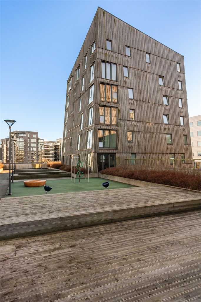 Leiligheten ligger som endeleilighet i enden av atrium. Man får fint utsyn og lite innsyn. 