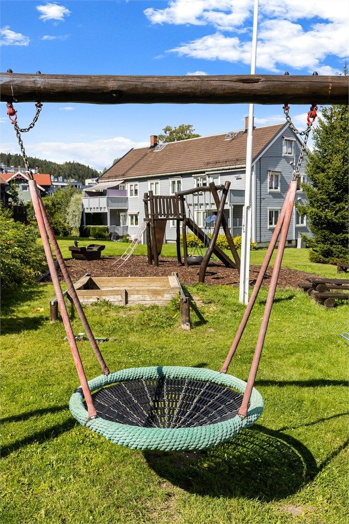 Her arrangeres årlig julegrantenning i regi av borettslaget og sosiale sammenkomster etter dugnad