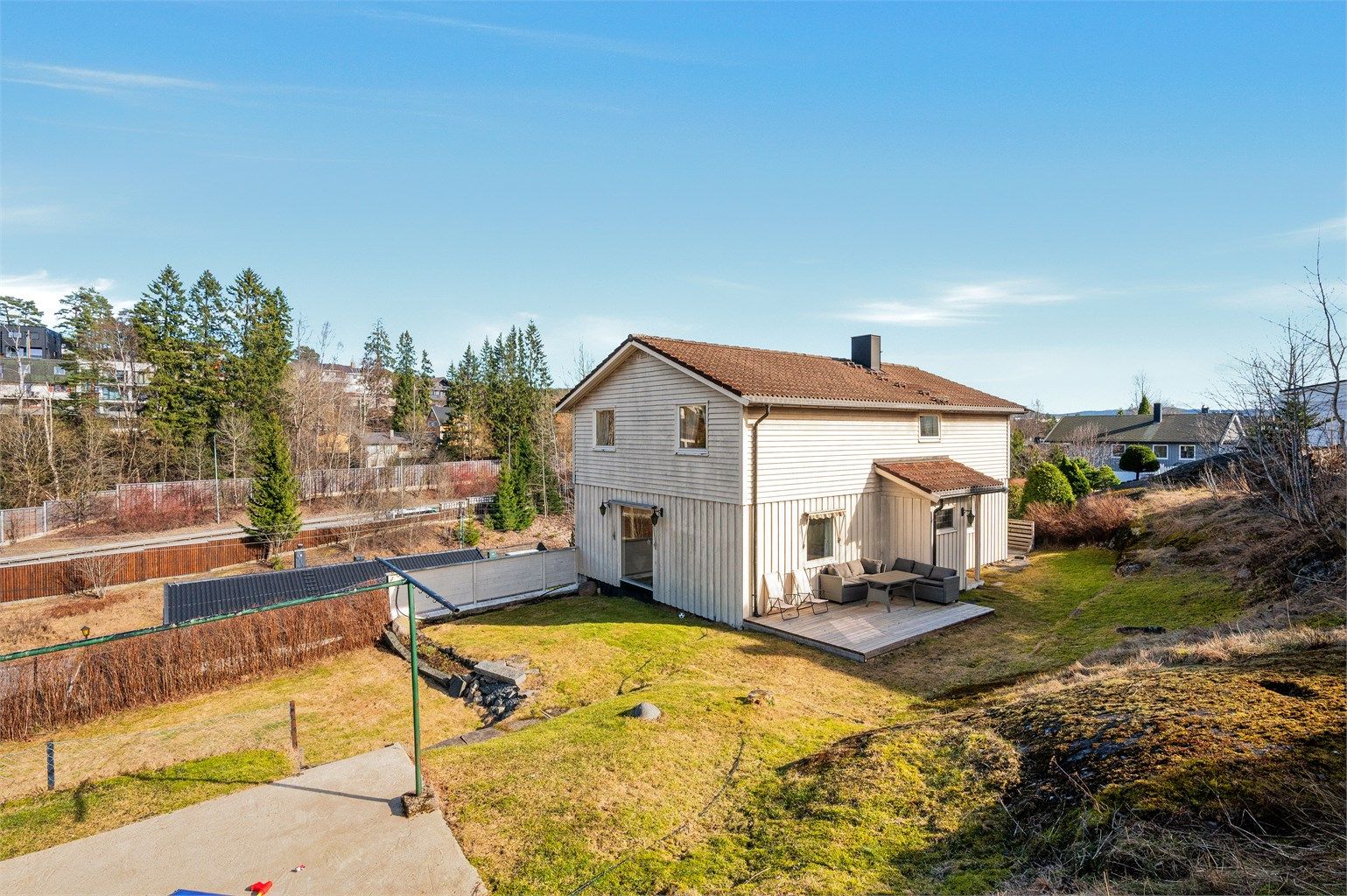 Nhut Nam Huynh ønsker velkommen til Brolandsveien 26!