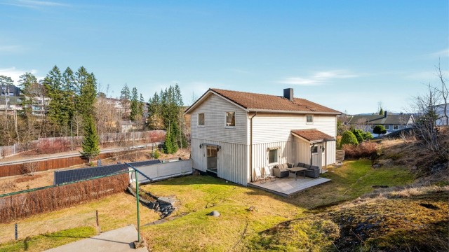 Nhut Nam Huynh ønsker velkommen til Brolandsveien 26!