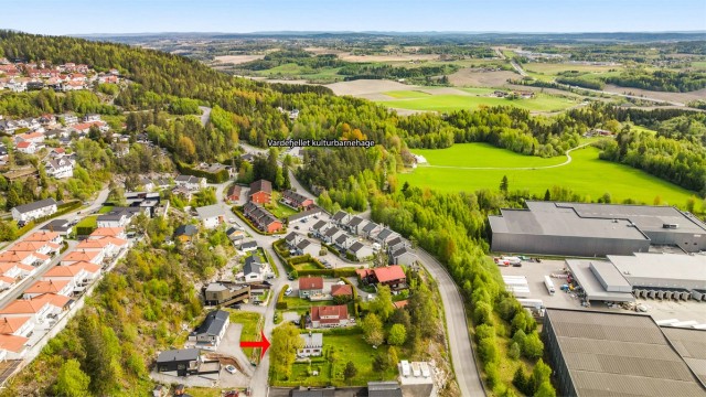 Vardefjellet kulturbarnehage ligger i gangavstand fra boligen.