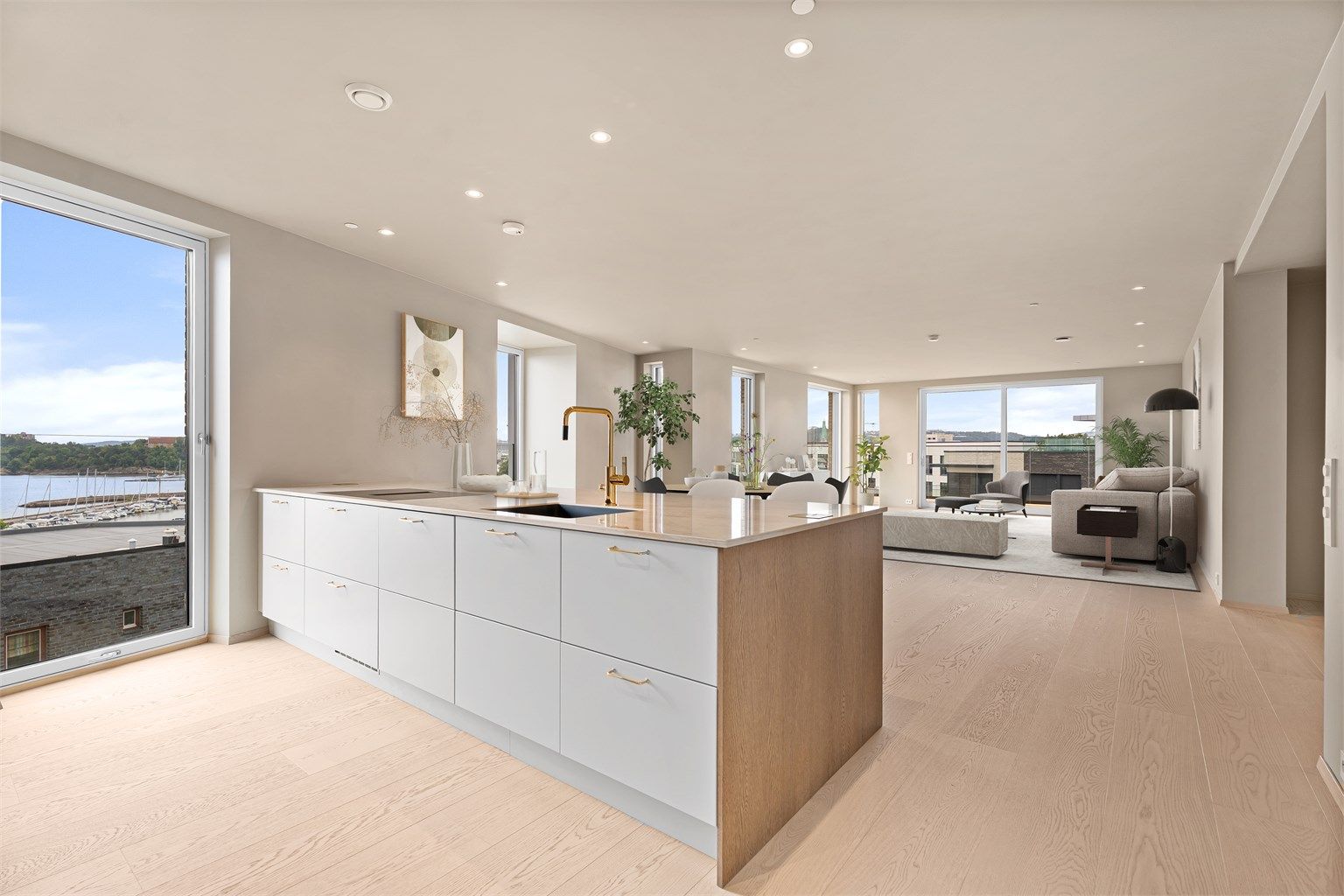 Åpen løsning som skaper et naturlig samlingspunkt i boligen