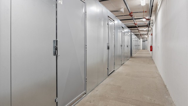 Leiligheten har en medfølgende bod på 5 m² i felles kjeller.